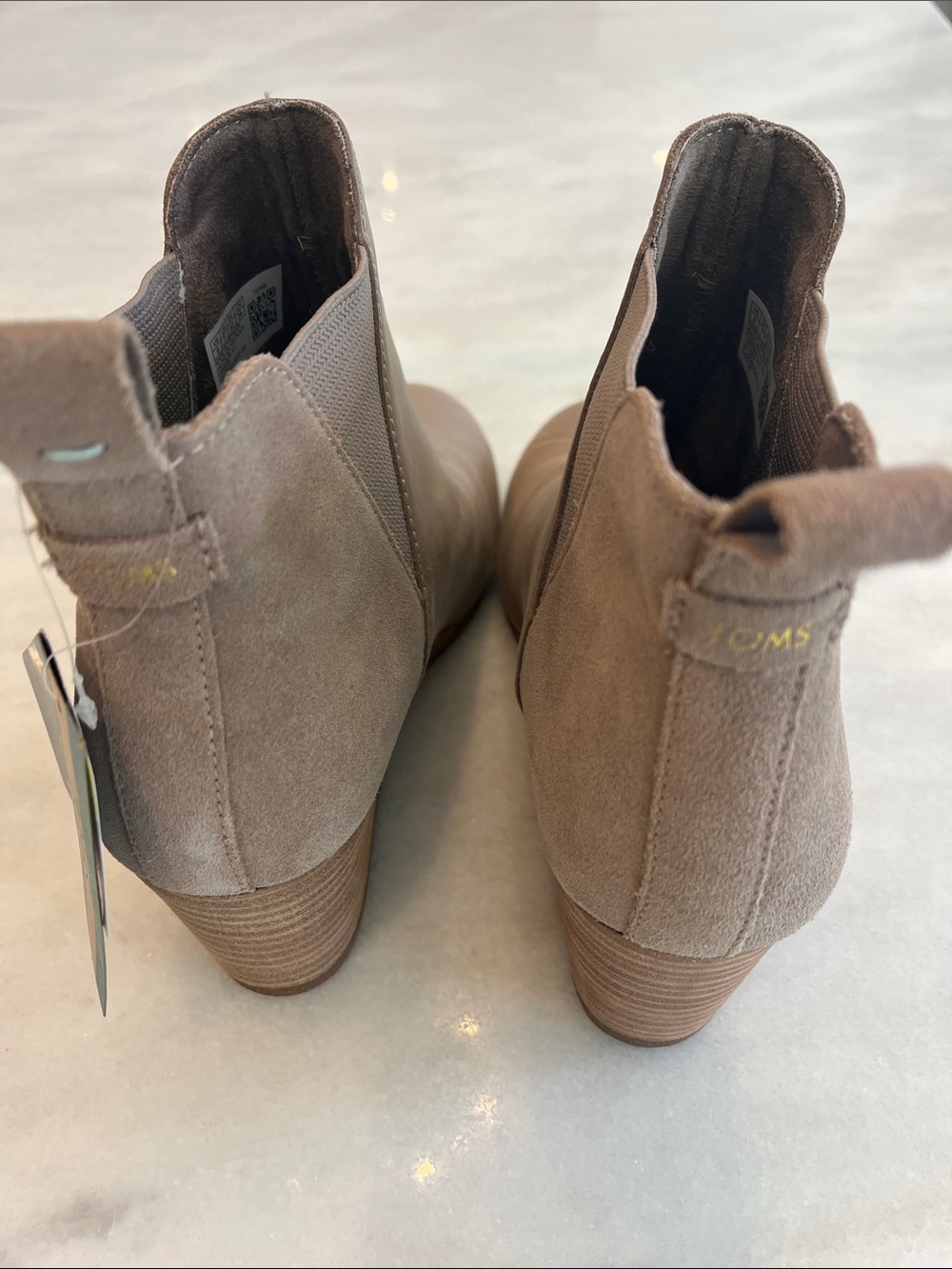 NEW TOMS Kelsey Booties Ankle Wedge Boots Taupe Grey Leather Suede Size 9 - Picture 8 of 13
